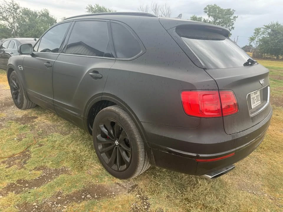 2017 Bentley Bentayga - Image 2 of 7