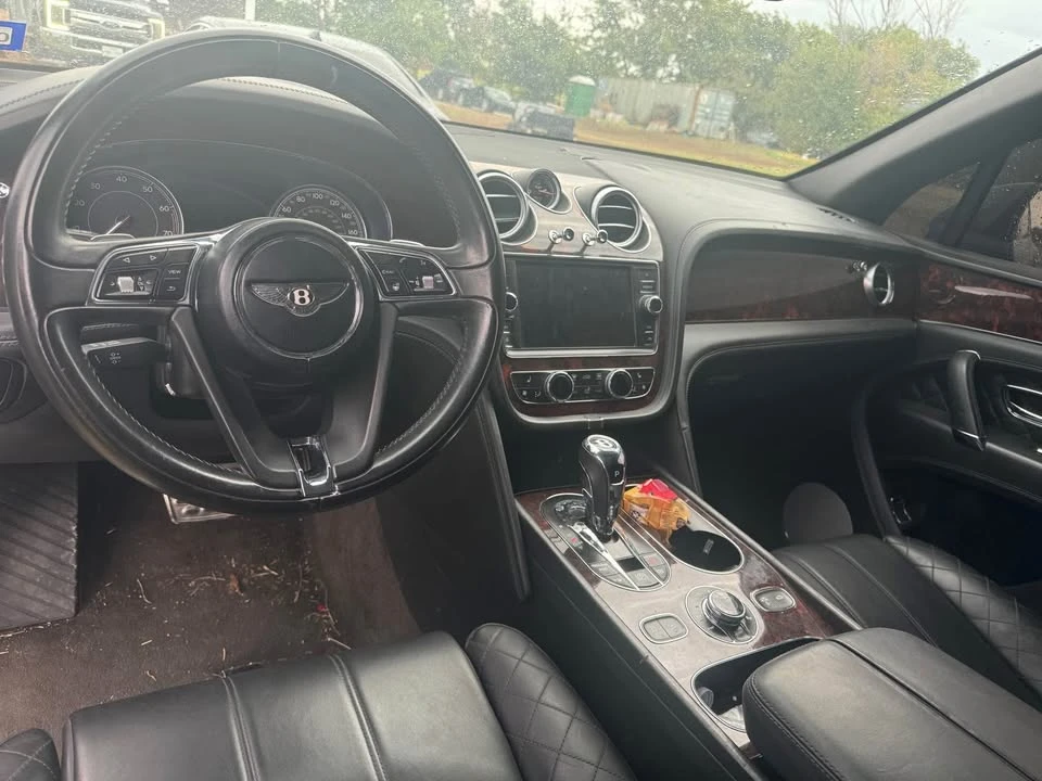2017 Bentley Bentayga - Image 3 of 7