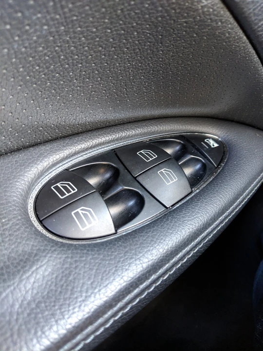 2005 Mercedes-Benz W211 E-Class - Image 24 of 31