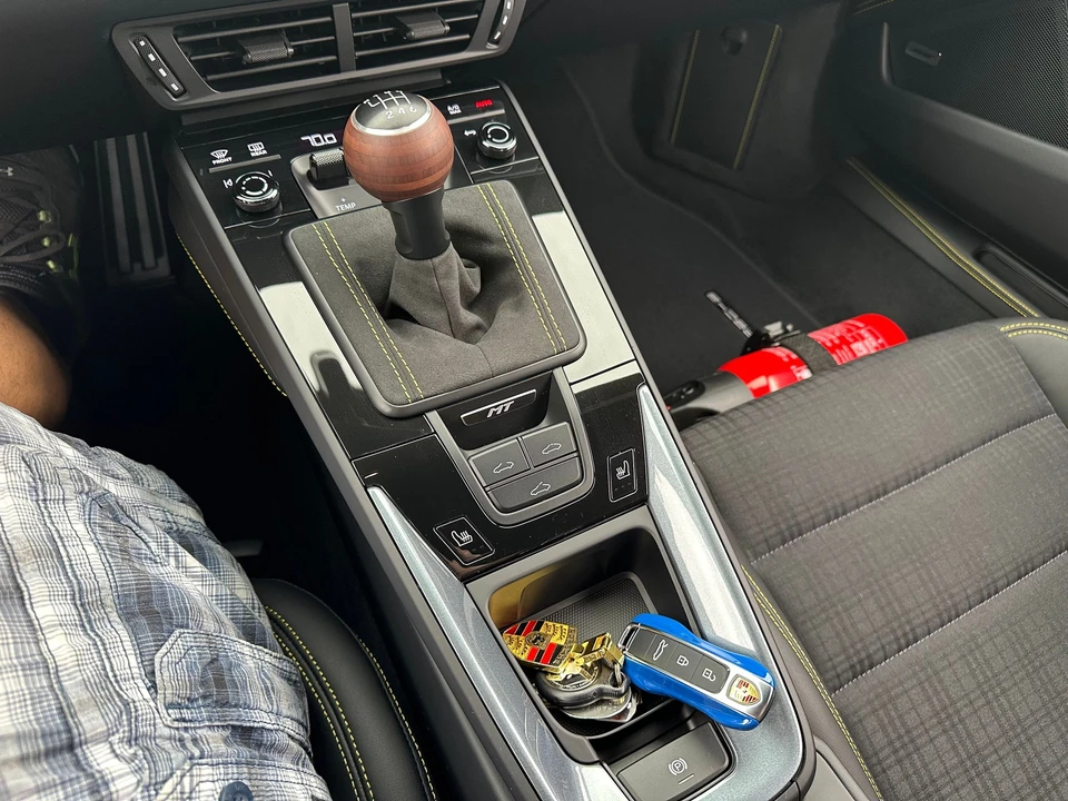 2026 Porsche 992 Carrera T - Image 5 of 31