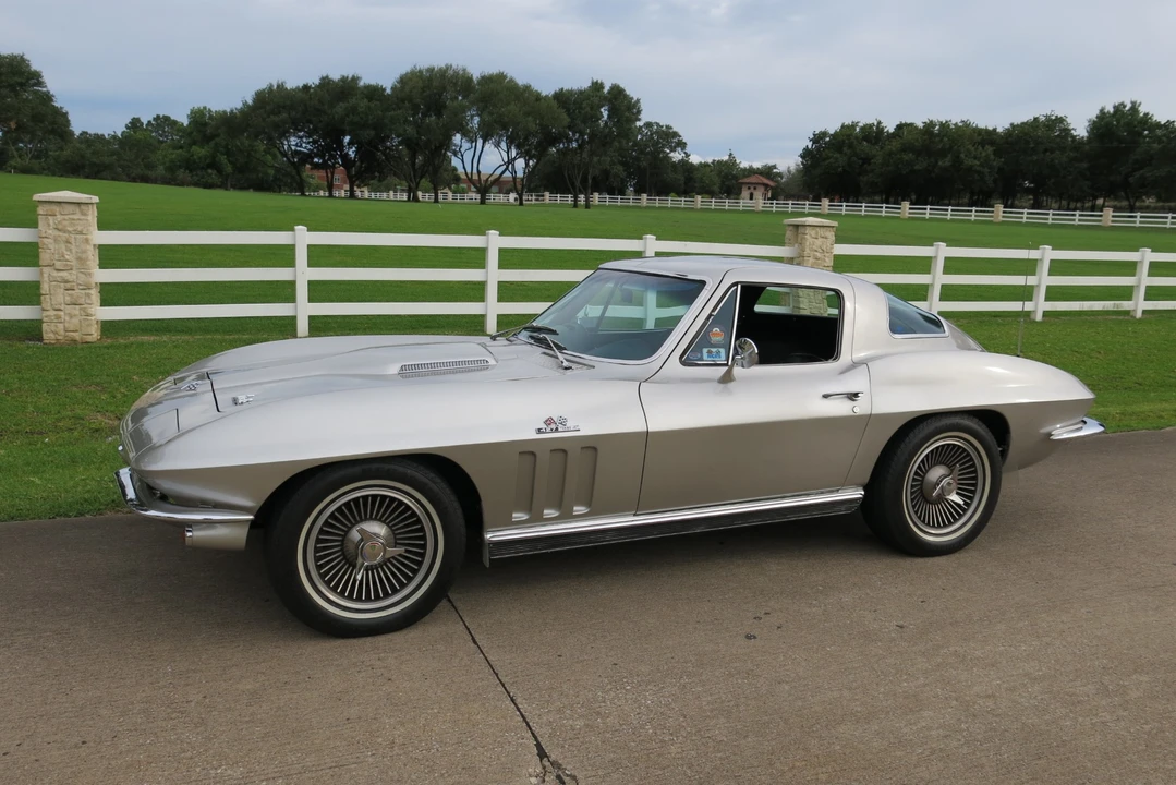 1966 Chevrolet Corvette C2 - Image 5 of 31