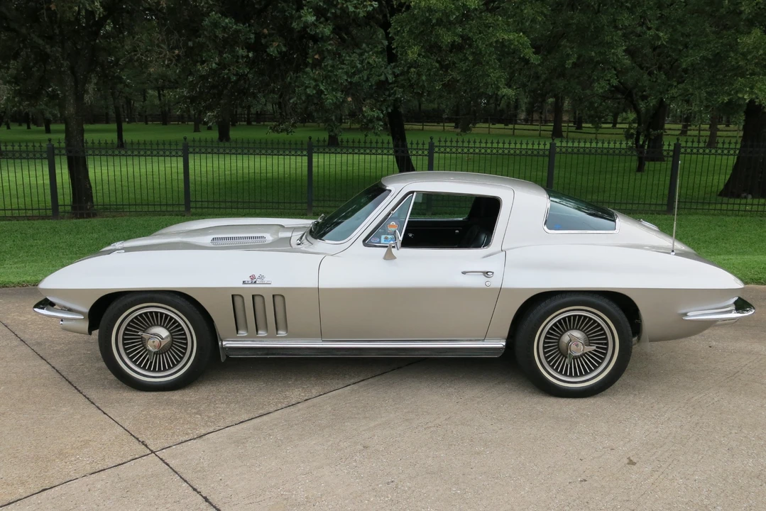 1966 Chevrolet Corvette C2 - Image 8 of 31