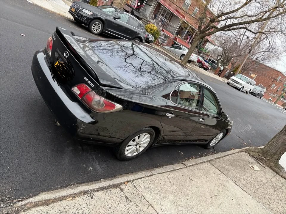 2003 Lexus ES 3rd Gen - Image 2 of 10