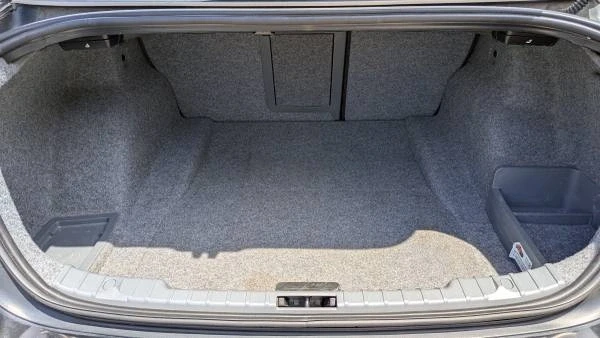 2011 BMW E90 3 Series Sedan - Image 19 of 21