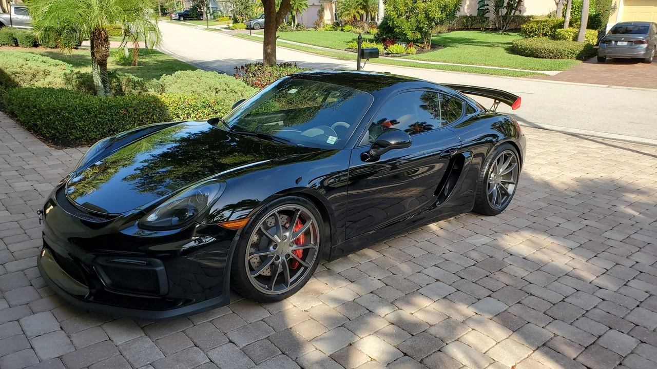 2016 Porsche 981 Cayman GT4 - Image 2 of 27