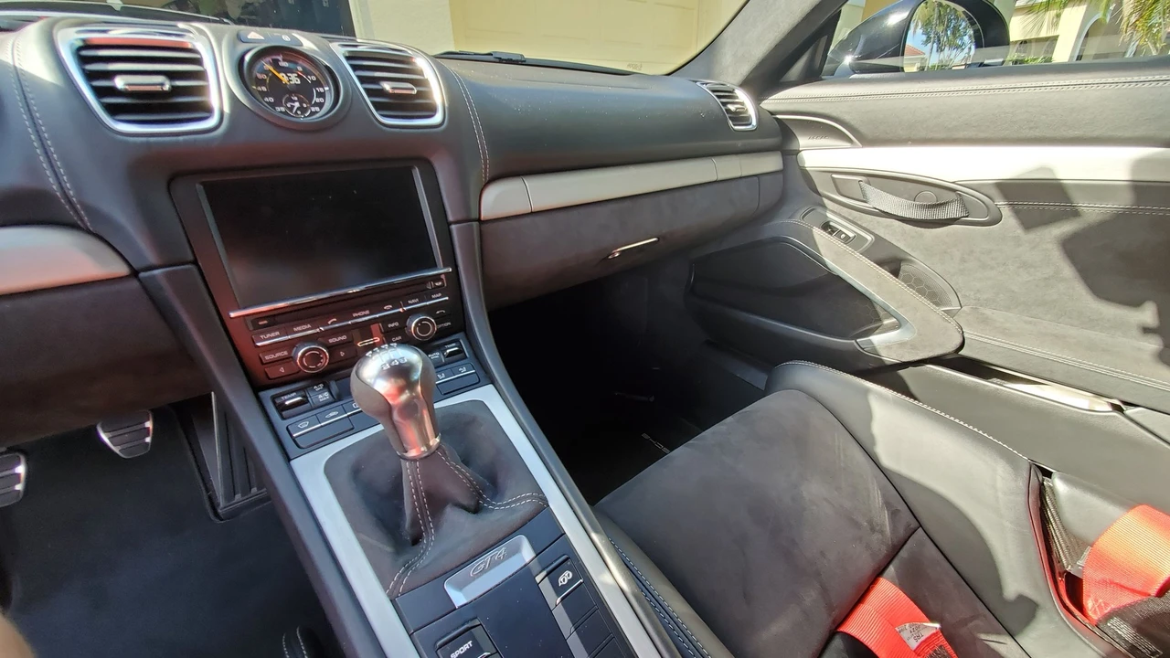 2016 Porsche 981 Cayman GT4 - Image 16 of 27