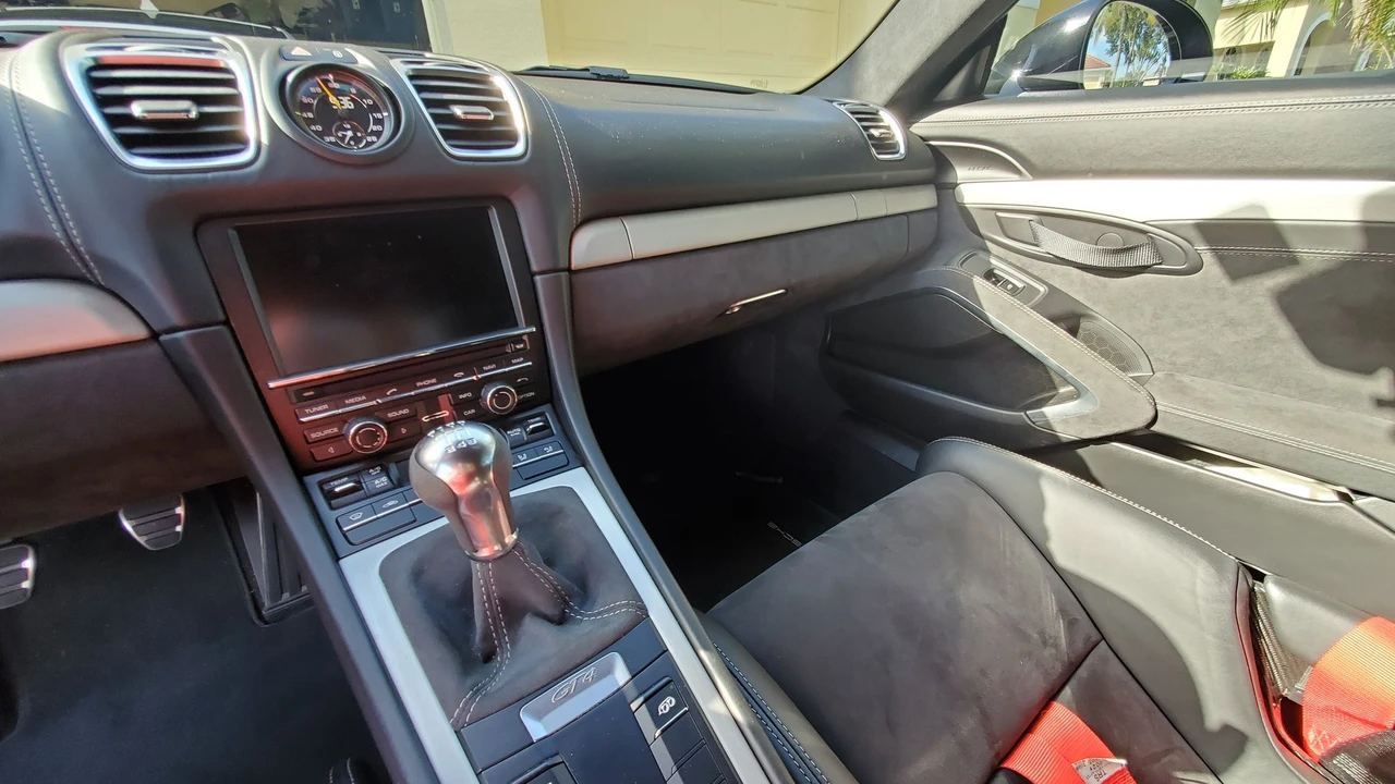 2016 Porsche 981 Cayman GT4 - Image 17 of 27