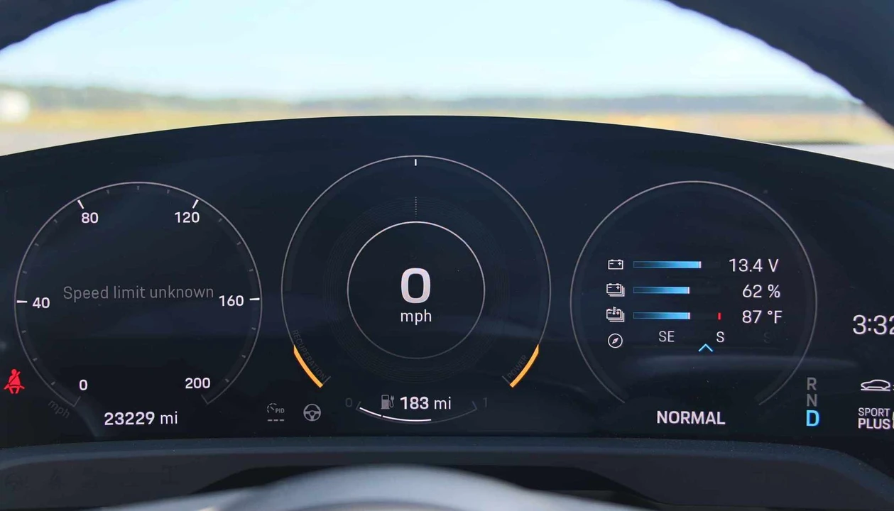 2021 Porsche Taycan 4S - Image 13 of 31