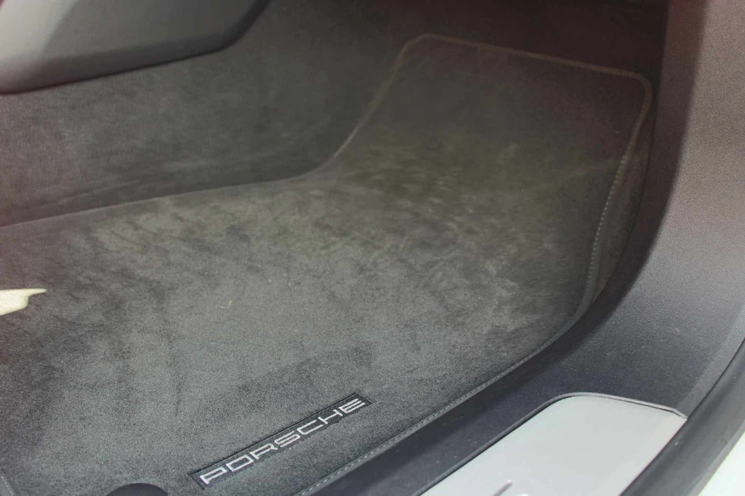 2021 Porsche Taycan 4S - Image 26 of 31