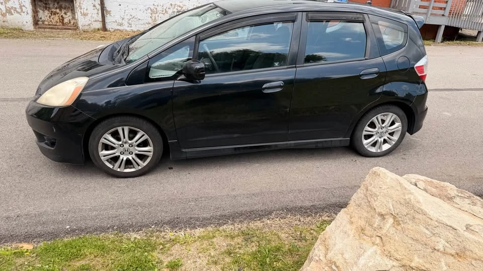 2011 Honda Fit - Image 5 of 8