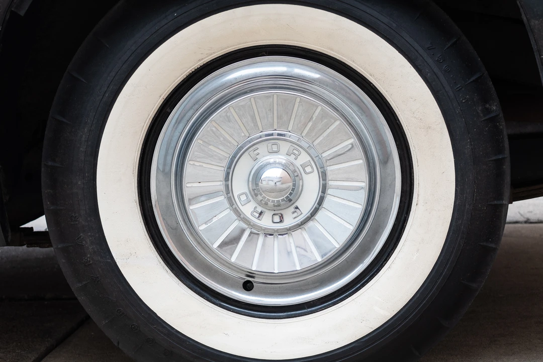 1957 Ford Thunderbird 1st Gen - Image 30 of 31