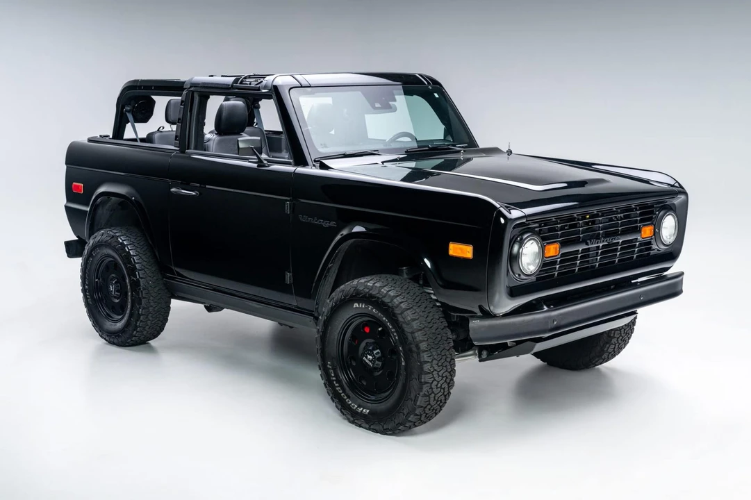 2023 Ford Bronco 6th Gen - Image 1 of 31