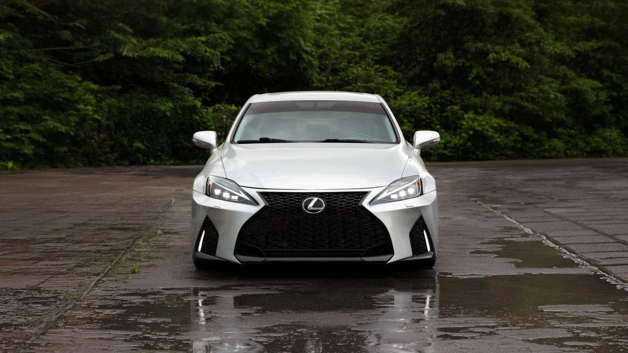2011 Lexus IS 2nd Gen - Image 3 of 31