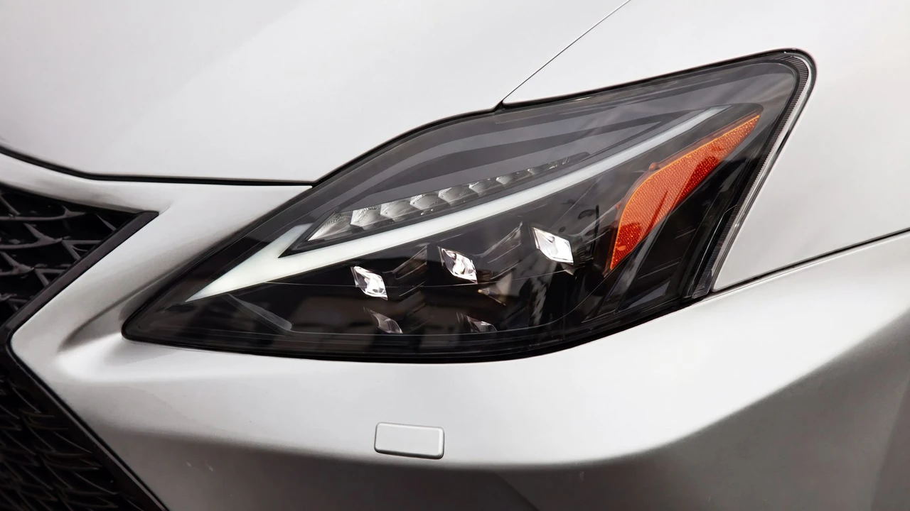 2011 Lexus IS 2nd Gen - Image 10 of 31