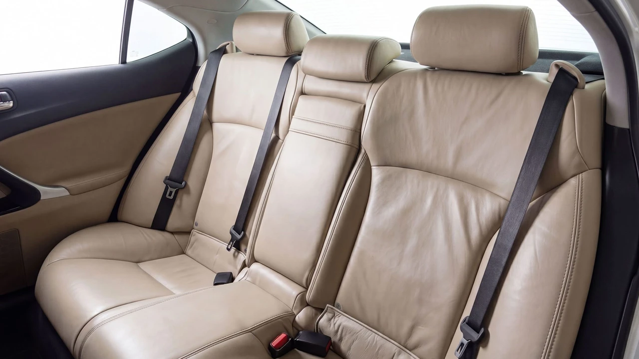 2011 Lexus IS 2nd Gen - Image 23 of 31