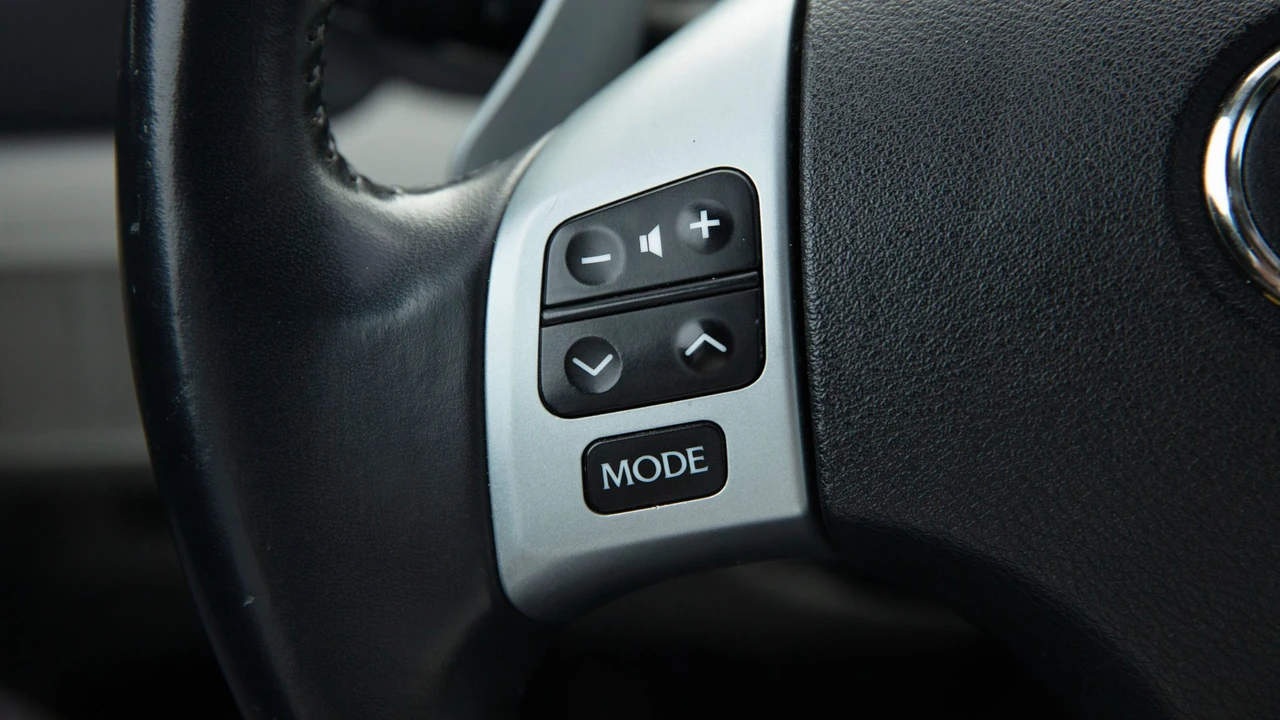 2011 Lexus IS 2nd Gen - Image 17 of 31