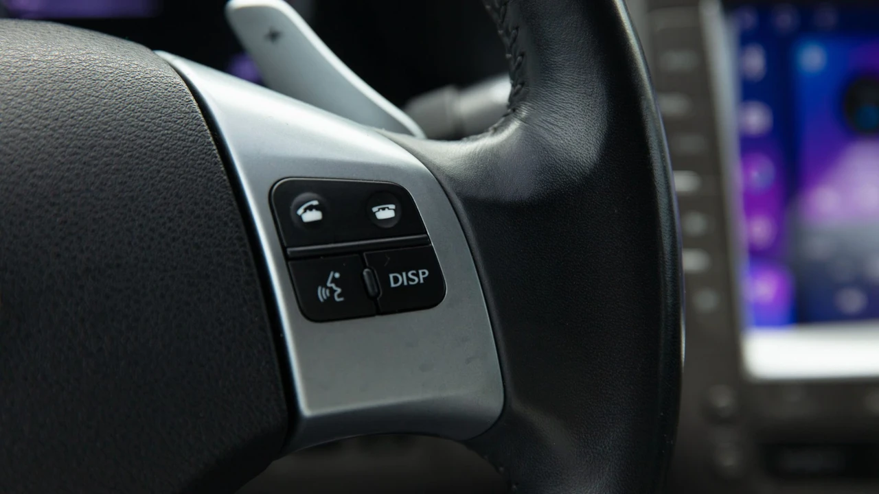 2011 Lexus IS 2nd Gen - Image 18 of 31