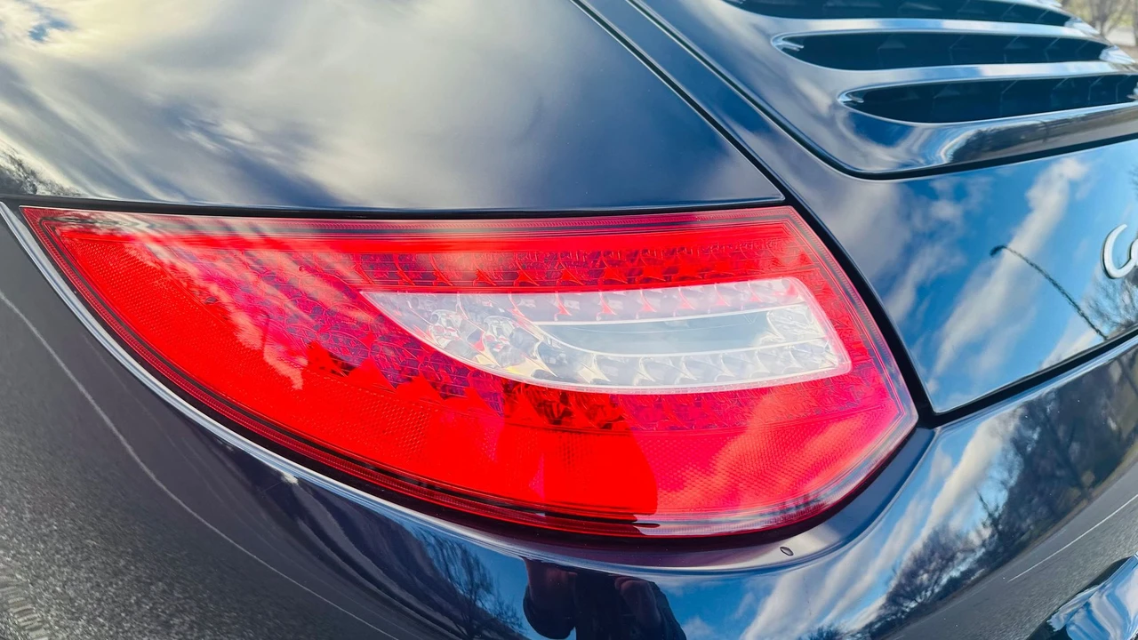 2009 Porsche 911 - Image 18 of 31