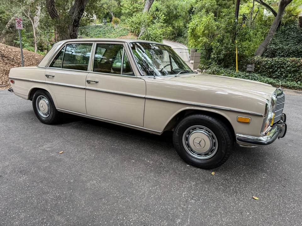 1972 Mercedes-Benz W114 & W115 - Image 2 of 31