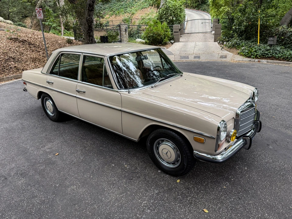 1972 Mercedes-Benz W114 & W115 - Image 3 of 31