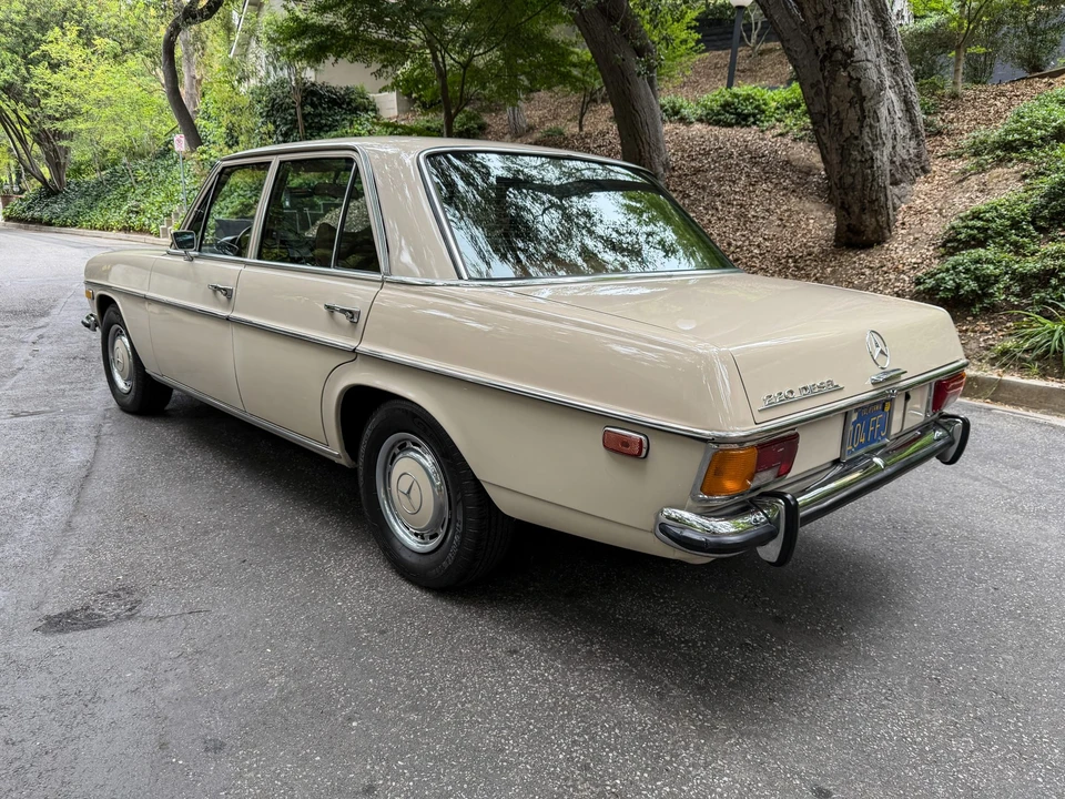 1972 Mercedes-Benz W114 & W115 - Image 27 of 31