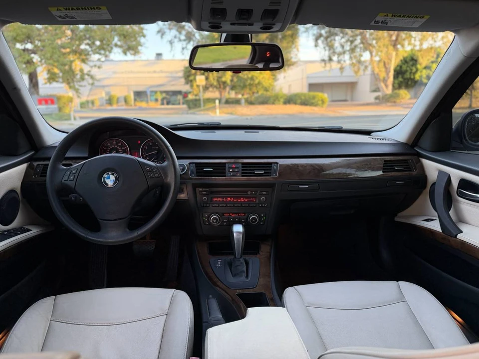 2010 BMW E90 3 Series Sedan - Image 17 of 21