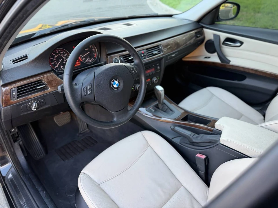 2010 BMW E90 3 Series Sedan - Image 9 of 21