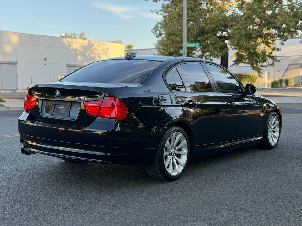 2010 BMW E90 3 Series Sedan - Image 5 of 21