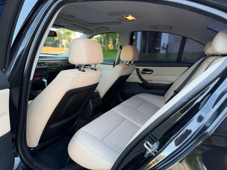 2010 BMW E90 3 Series Sedan - Image 16 of 21