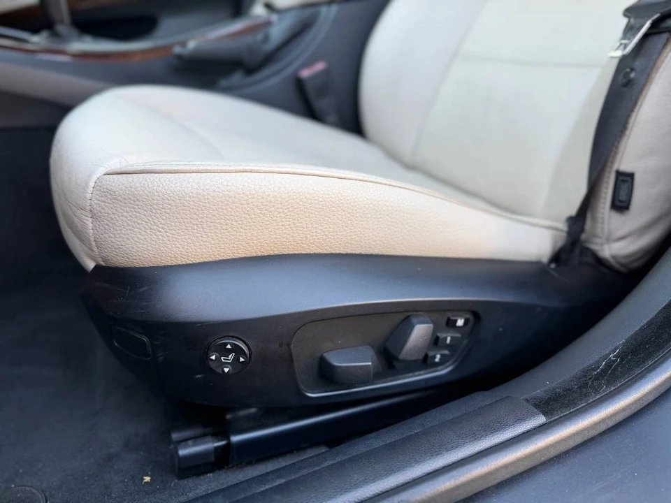 2010 BMW E90 3 Series Sedan - Image 11 of 21