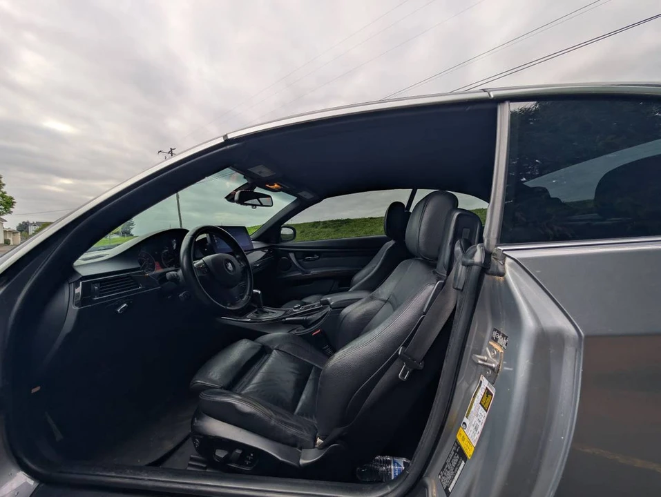 2011 BMW E93 335i Convertible - Image 13 of 15
