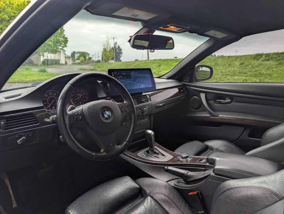 2011 BMW E93 335i Convertible - Image 10 of 15