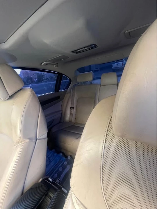 BMW E38 750i & 750iL Sedan - Image 3 of 5