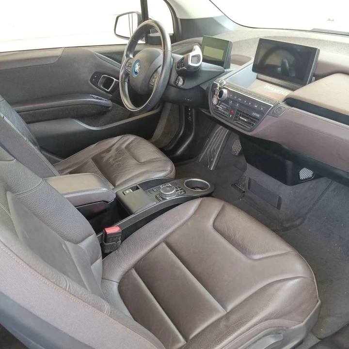 2017 BMW i3 - Image 14 of 17
