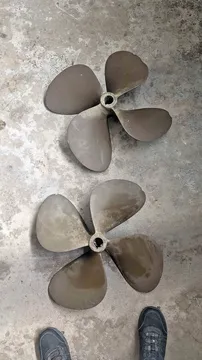 Chris Craft Commander Twin 454 Mercruise Engine Boat Propeller