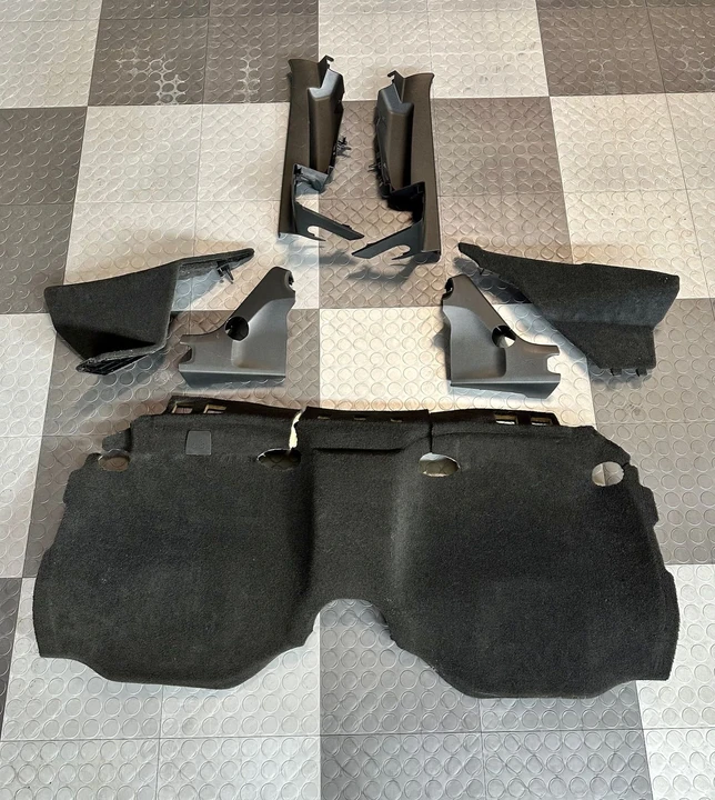 2014 Parts & Memorabilia Seats & Interior - Image 3 of 3