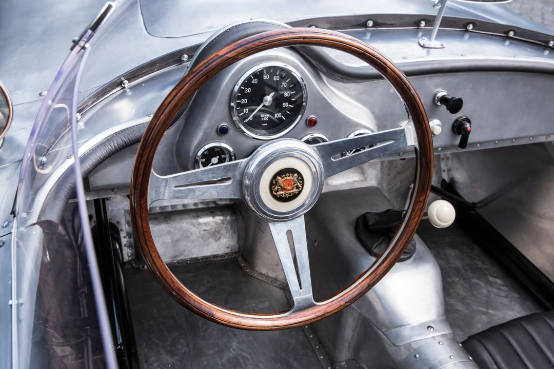 1500 Borgward Isabella - Image 3 of 20