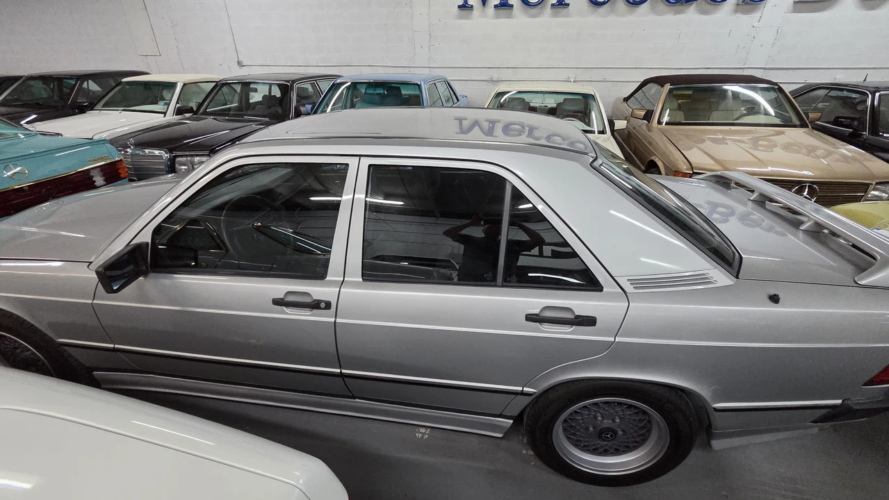 1984 Mercedes-Benz 190E - Image 13 of 31