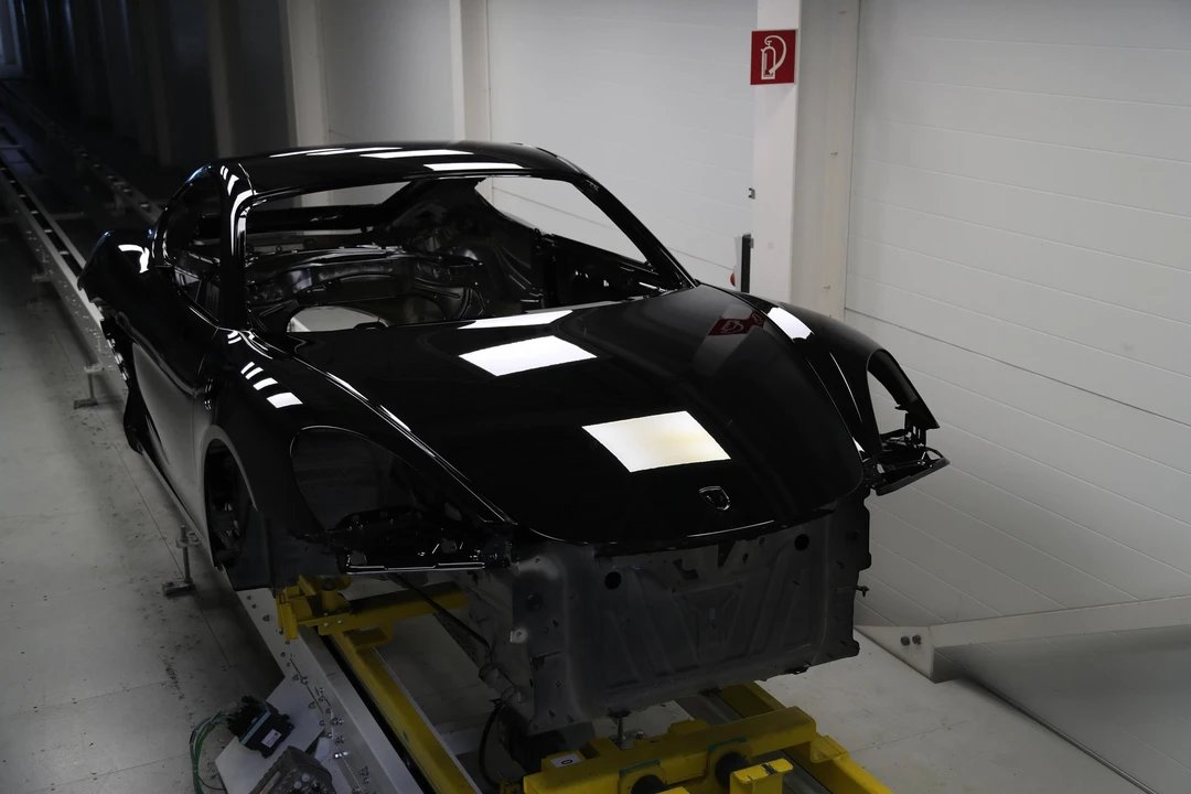2022 Porsche 718 Cayman GT4 - Image 3 of 8