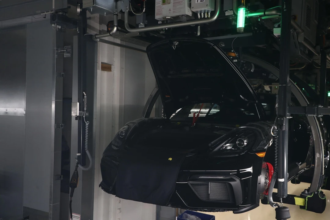 2022 Porsche 718 Cayman GT4 - Image 2 of 8