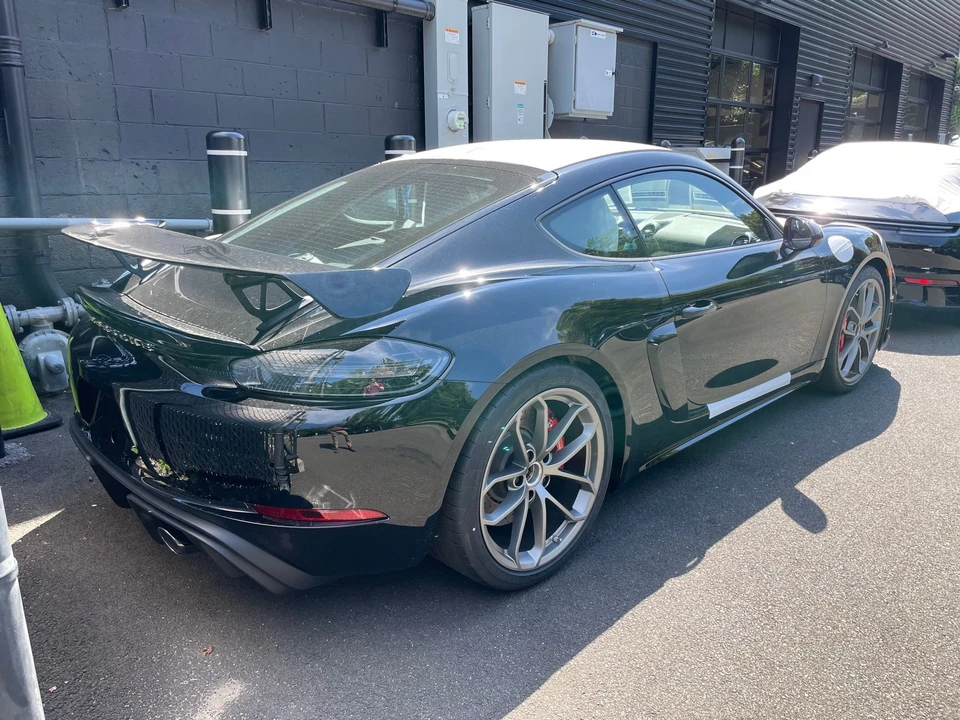 2022 Porsche 718 Cayman GT4 - Image 7 of 8