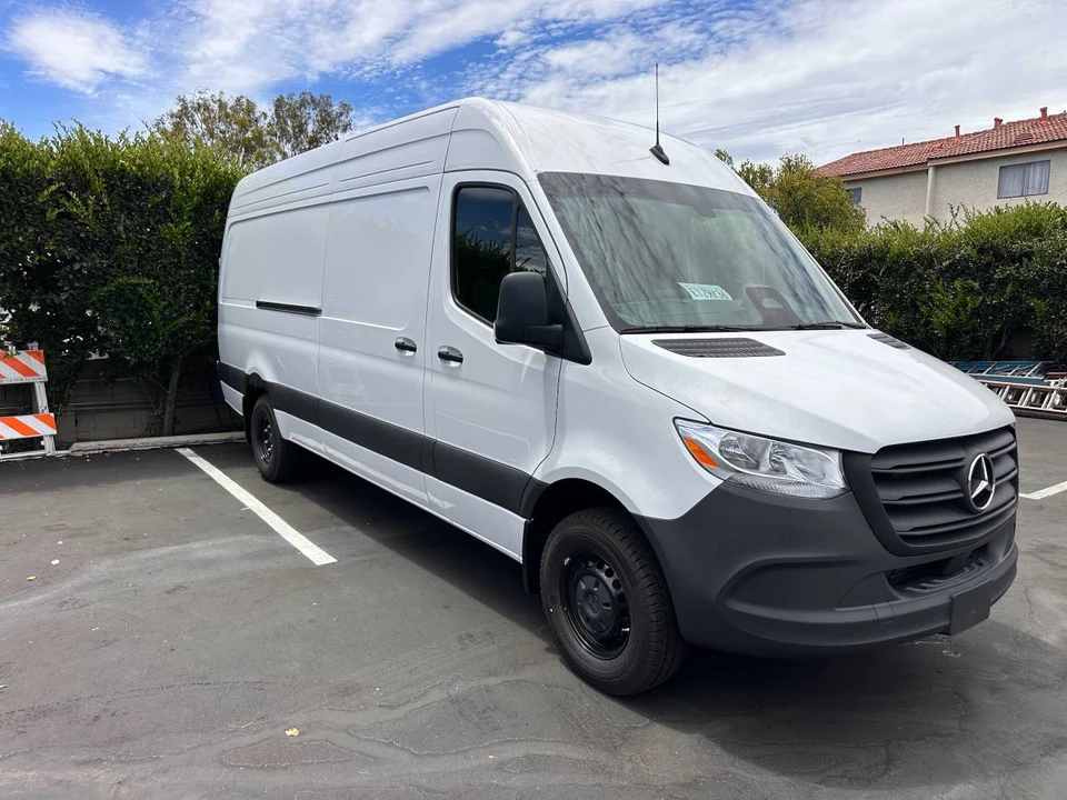 2026 Mercedes-Benz VS30 Sprinter - Image 2 of 8