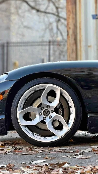Dodge Viper - Image 1 of 9