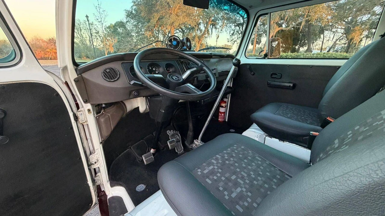 1999 Volkswagen Bay-Window Bus - Image 6 of 11