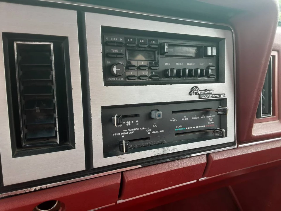 1988 Ford Bronco II - Image 10 of 24