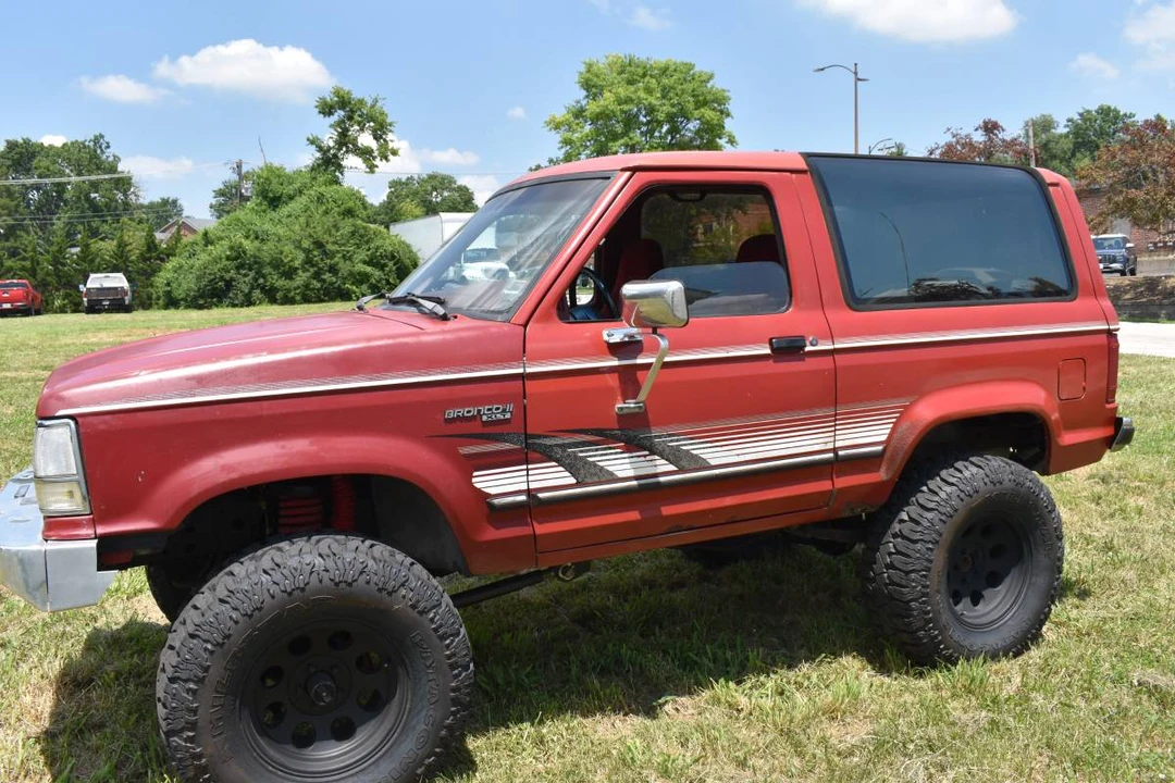 1990 Ford Bronco II - Image 2 of 9