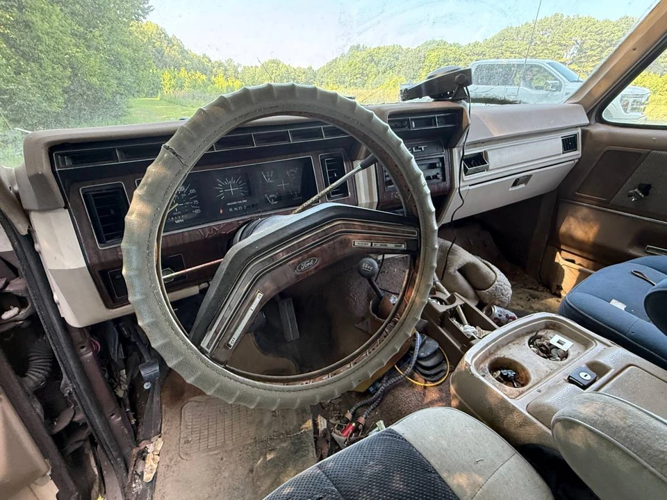 1982 Ford Bronco 3rd Gen - Image 6 of 8