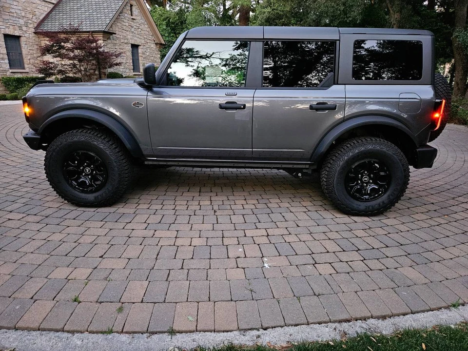2023 Ford Bronco 6th Gen - Image 3 of 24