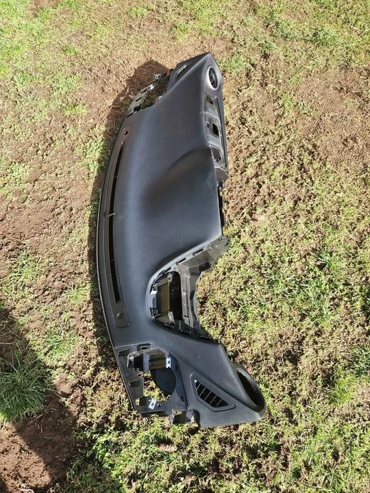 2015 Parts & Memorabilia Seats & Interior - Image 2 of 2