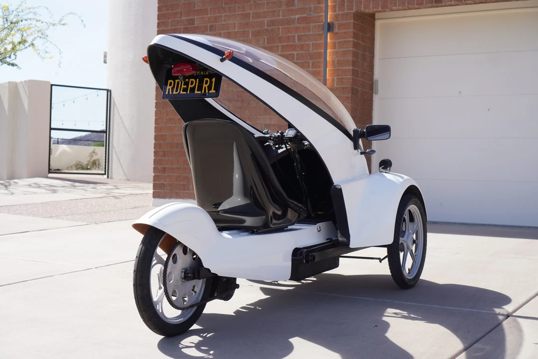 Vehicle image 4 of 31